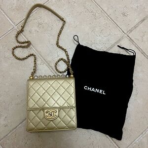 Chanel diamond quilted shoulder bag